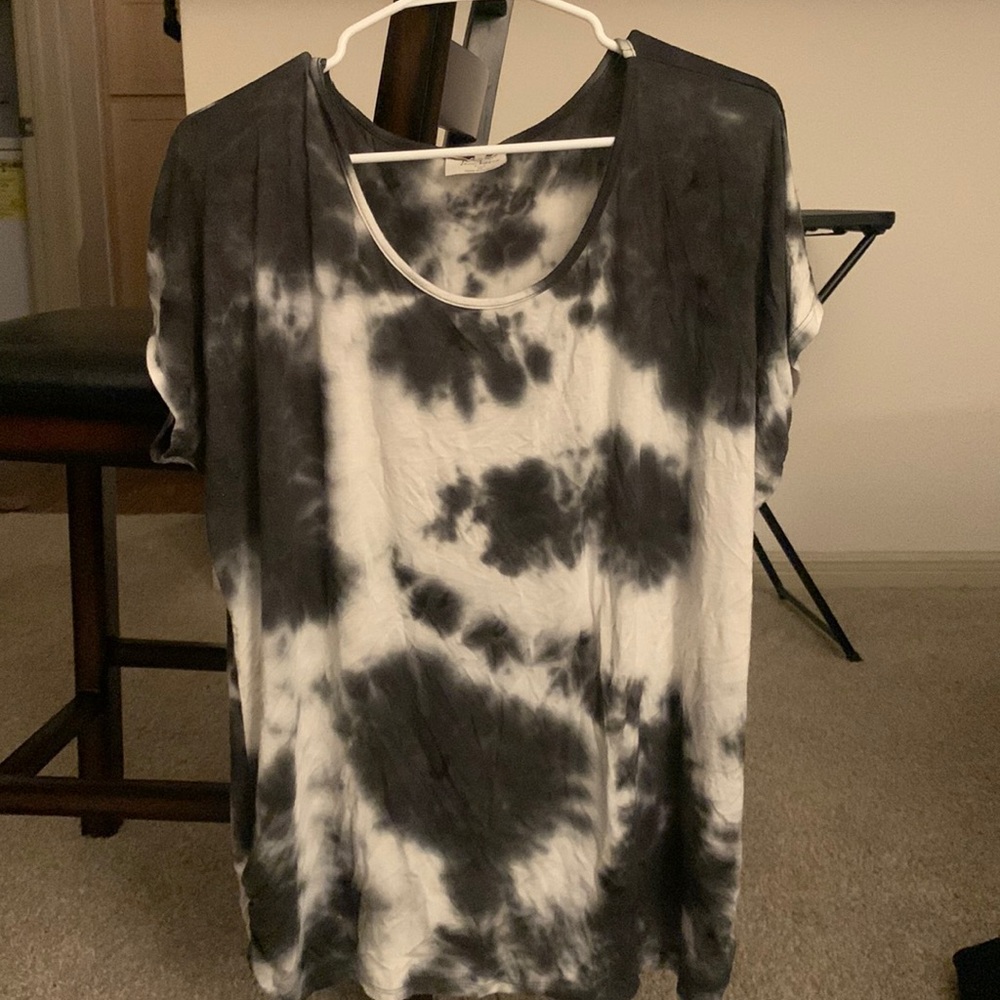 Tie dye green and white